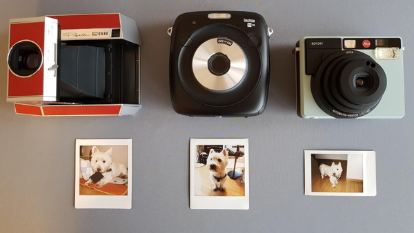 富士フイルムのinstax系インスタントフィルムが共通媒体の3種類のカメラを比較してみた。ロモスクエア（左）を除く、チェキ　SQ10（中央）とライカ　ゾフォート（右）は基本的にデジカメ＋プリンターだ。比べてみるとゾフォートのminiSQUAREフィルムはちょっと残念だ