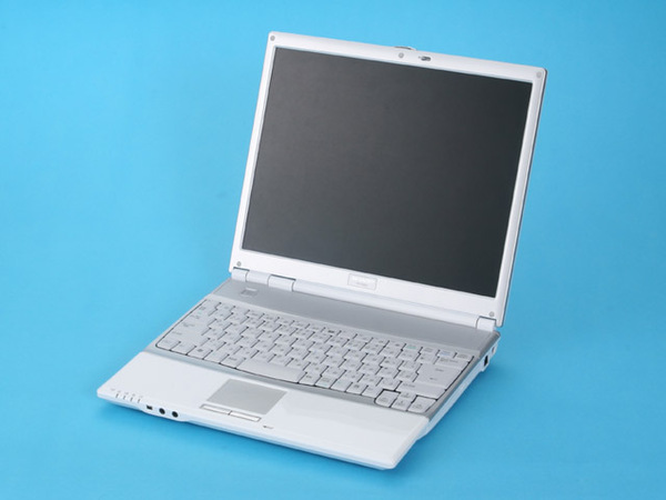 写真1　14.1インチ/ピュアクリーン液晶パネル搭載のホームモバイルノート“メビウス”「PC-CS50J」。