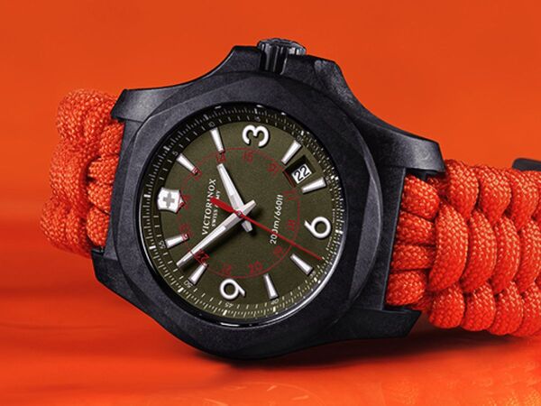 ビクトリノックス、オレンジストラップ腕時計が1200本限定で発売 - 週刊アスキー