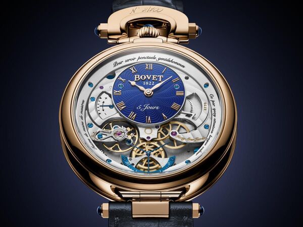 ボヴェ、ジャンピングアワーとレトログラードを採用したリバーシブル腕時計