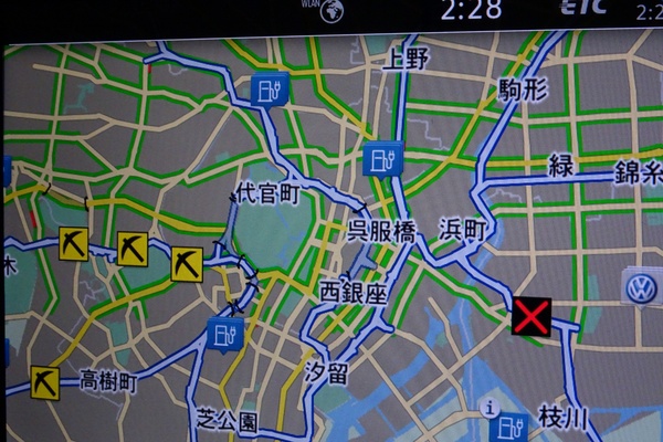 オンラインVICSによる交通情報を地図上に表示したところ。道路は順調だが工事箇所がある。工事情報はGoogleマップでは表示されない