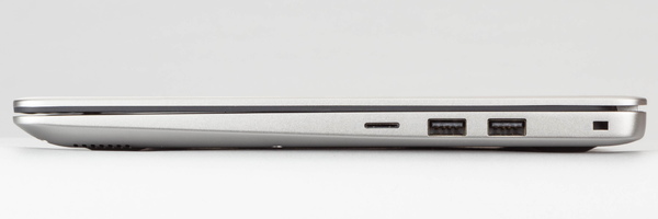 左から、microSDカードスロット、USB 3.1（Type A）×2を搭載する