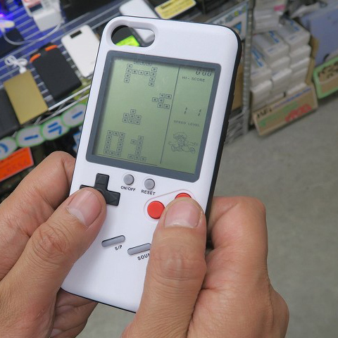 ASCII.jp：レトロなゲームが遊べる！ ゲームボーイっぽいiPhone