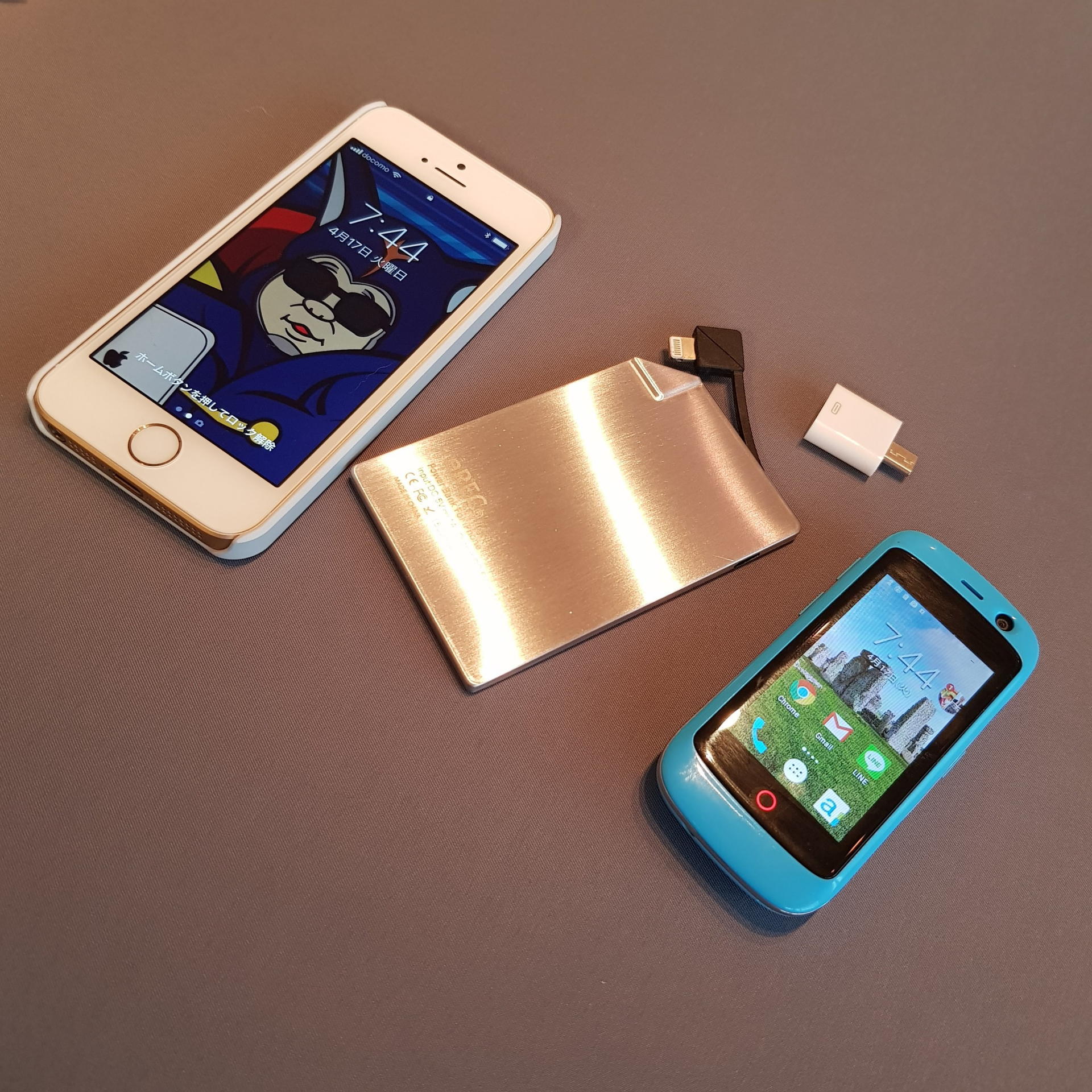 次世代iPhone SEでも使いたい 激薄4mmのカード型モバイルバッテリーを衝動買い