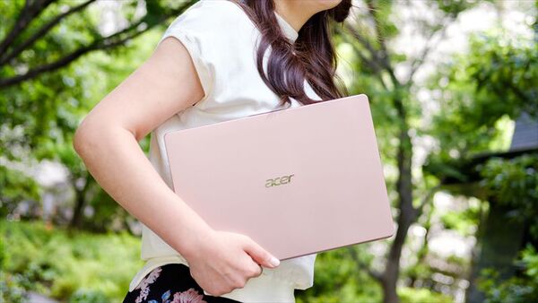 桜色ノートパソコン