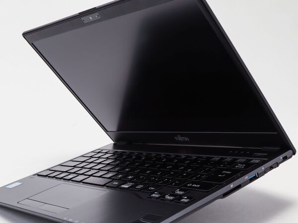 ASCII.jp：PCIe接続512GB SSDが超高速! 最軽量モバイル「LIFEBOOK WU2