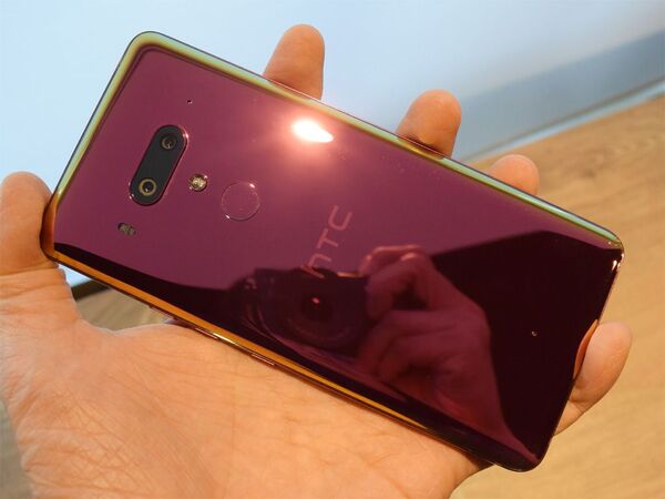 HTC U12+ フレームレッド　海外版SIMフリー　デュアルSIM