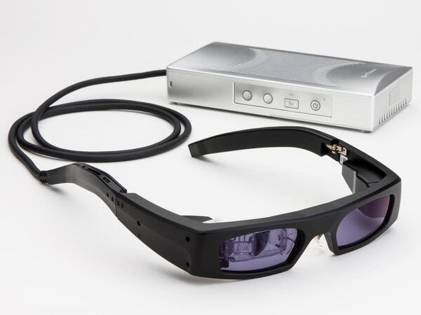 網膜に直接映像を投影するメガネ型デバイス「RETISSA Display」