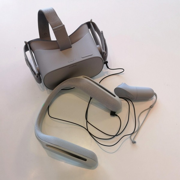 「Oculus Go」はイヤフォン端子に専用オーディオケーブルを挿入することで、SRS-WS1といっしょにVRゲームなどを迫力ある音場で楽しむことができる