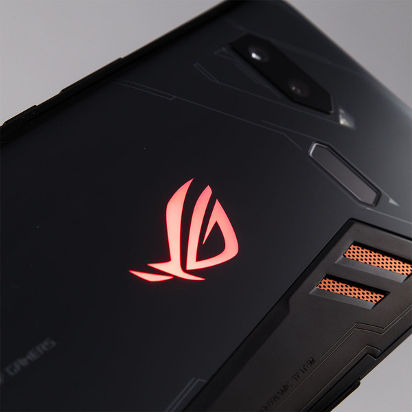 ASCII.jp：ジサトラハッチ断言！ ASUS「ROG Phone」は即買いのゲーム