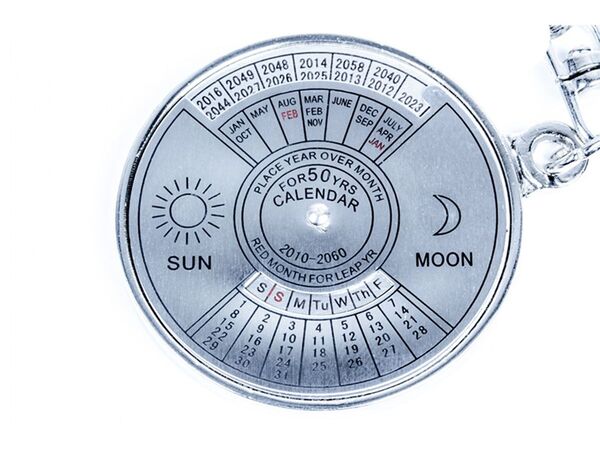 ASCII.jp：2060年まで日付が分かるカレンダーメタルキーホルダー、上海