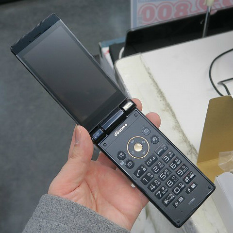 ASCII.jp：FOMA SIMが使えるAQUOSケータイの未使用品が1万円強！