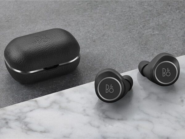 B&O beoplay E8ワイヤレスイヤホン レザーケース付き B&O beoplay E8ワイヤレスイヤホン レザーケース付き 【公式通販】