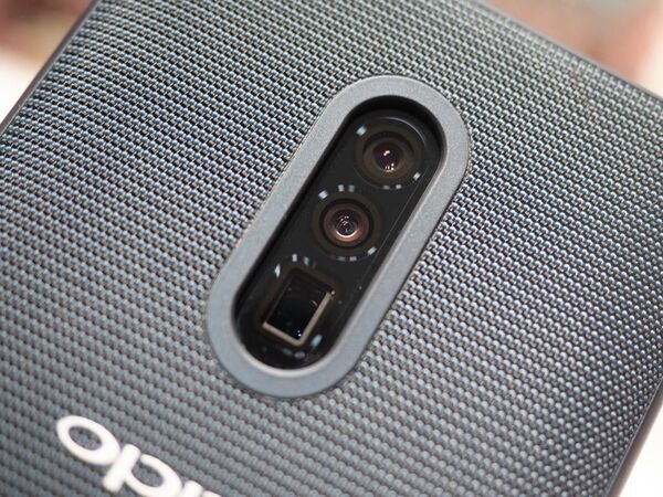 16～160mmの「ロスレス10倍ズーム」を可能にしたOPPOのトリプルカメラ