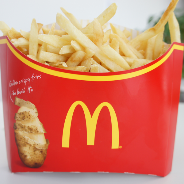 ASCII.jp：カロリー1メガ超、マックの「メガポテト」は炭水化物の