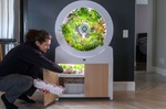 室内で野菜や果物を栽培できるドラム型家庭菜園「OGarden Smart」