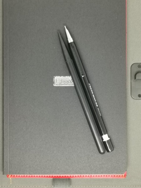 基本的にはアナログノート用の筆記具も、スタイラスと同じ長さでないとメモノートの開閉は難しい。PRESSMANは失格となった