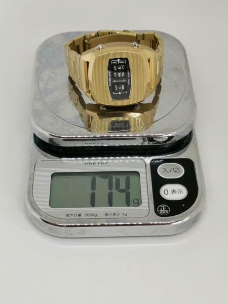 重さは実測174gだが、まあこの手のメタルバンドの腕時計では標準クラスだ