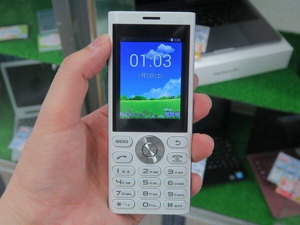 Ascii Jp 通話とsmsだけ 7480円のシンプルsimフリーケータイ Un Mode Phone 01 が店頭に