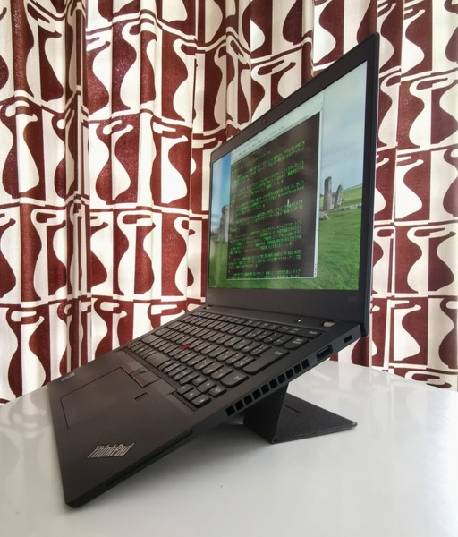 Ascii Jp モバイルpcのキーボード角を調整できる貼り付けスタンドを衝動買い 1 4