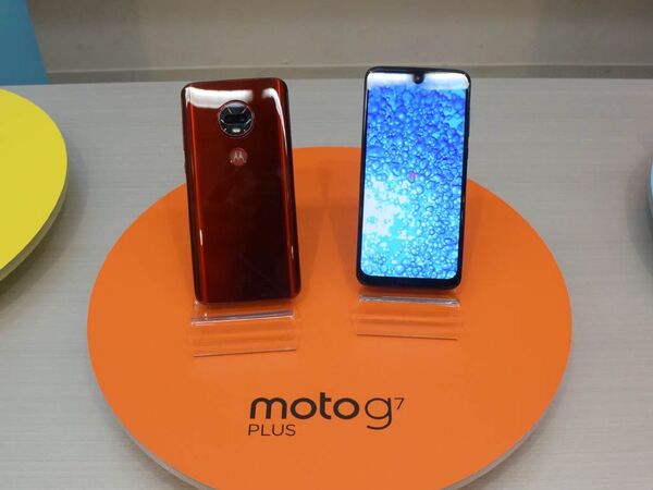 ASCII.jp：モトローラ、実用性で優れる最新ミドル機「moto g7