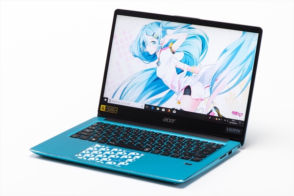 ASCII.jp：「初音ミク」ノートPCはカフェでも映える？女性編集者が実際 