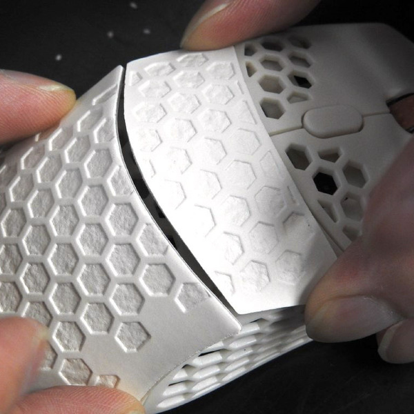 ASCII.jp：4000個が30分で完売した47gの超軽量マウスの店頭販売が始まる