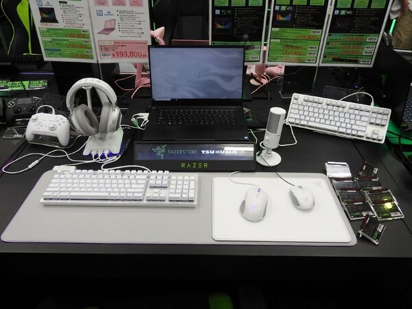 Razer白デバイス一式 キーボード、マウス、マイク