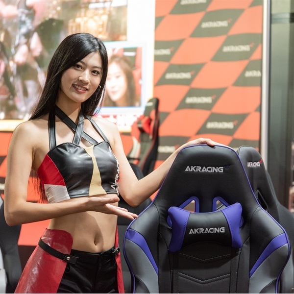 美女×椅子、大量のゲーミングチェアで圧巻のtgs Akracingブース 週刊アスキー