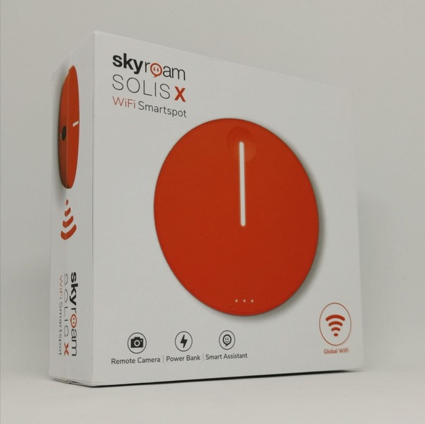 先代同様、オレンジカラーが特徴の洗練されたパッケージだ。ニックネームは“Wi-Fi Smartspot”