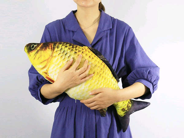Ascii Jp 魚好きにはたまらない お魚抱きまくら 上海問屋より
