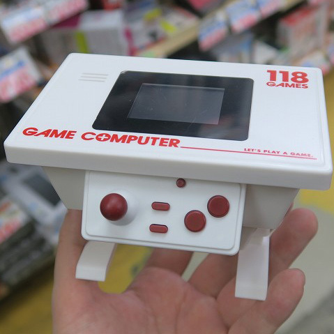 ASCII.jp：ミニチュアのテーブル筐体みたいなゲーム機！ 118ゲーム内蔵