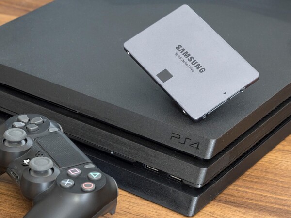 毎日大量出品 PlayStation®4 外付けHDD付き 500GB PS4 家庭用ゲーム本体