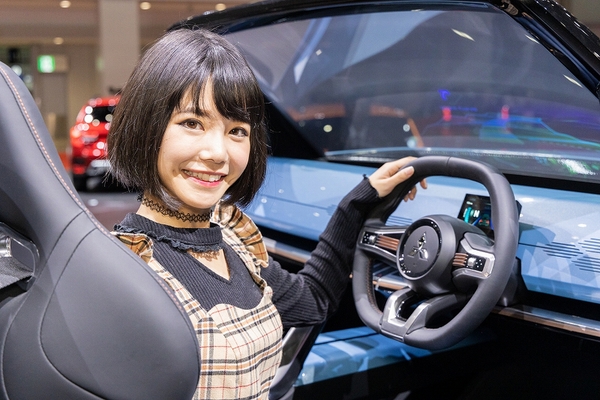 Ascii Jp コスプレバイク女子 美環 未来の愛車をモーターショーで物色 1 5