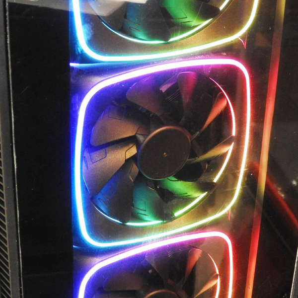 ASCII.jp：2面ガラス+RGBファン4基搭載のお買い得PCケース