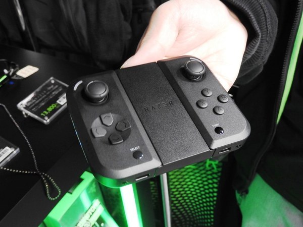 Ascii Jp Nintendo Switchのように操作できるrazerのスマホコントローラー