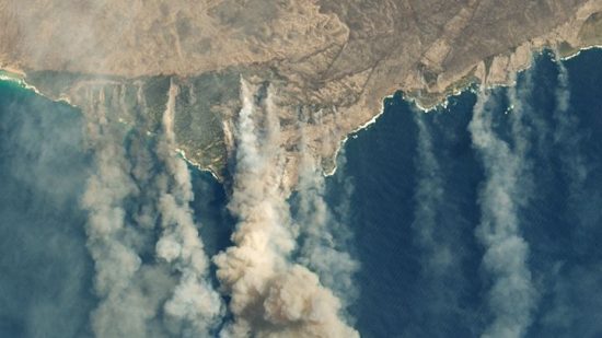 豪州山火事でCO2大量排出／人工衛星400基で量子ネット