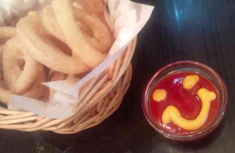 佐世保バーガーのオニオンリング