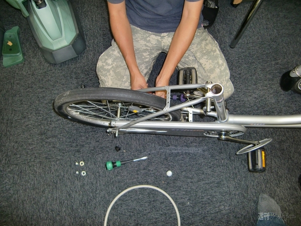 何をつくっているのかな？（1）：車輪いじる