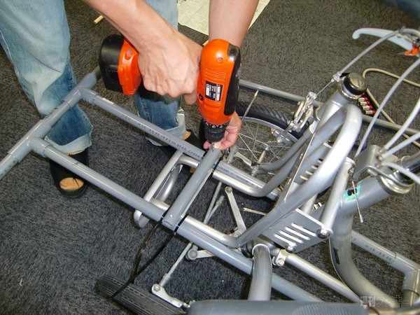 何をつくっているのかな？（3）：ドリルで穴開け