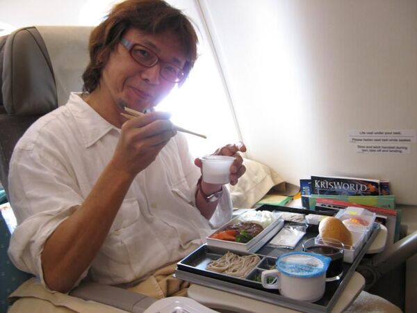 ゴキゲンにお食事中