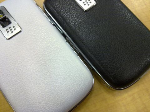 BlackBerry Boldの新色実機来た！