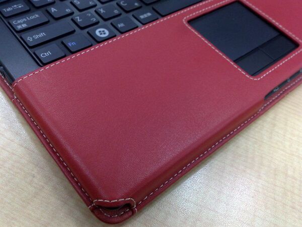素晴らしいデキのVAIO X専用レザーケース