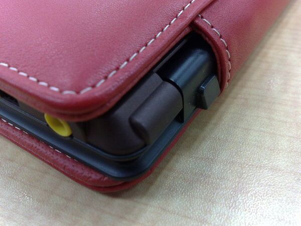 素晴らしいデキのVAIO X専用レザーケース