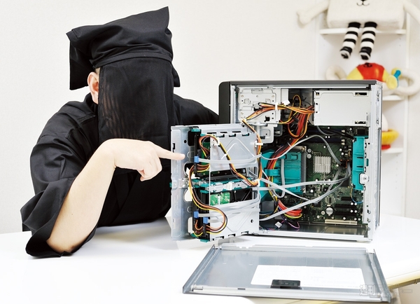 Windows Server 2008 R2 Foundation密着連載 『激安鯖イイじゃないッ!!』第7回：ドライブベイを開ける