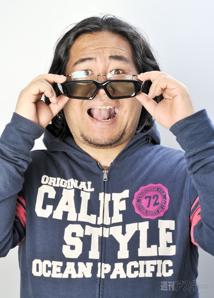 3D VISIONでアイドルがとびだすうううう:NVIDIA 3D VISION:専用メガネを装着！