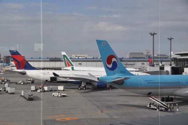 デルタラウンジ03