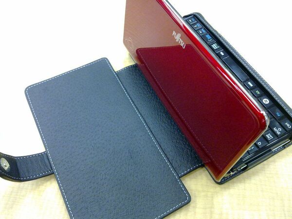 LOOX U専用レザーケースを試す