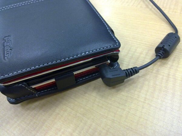 LOOX U専用レザーケースを試す