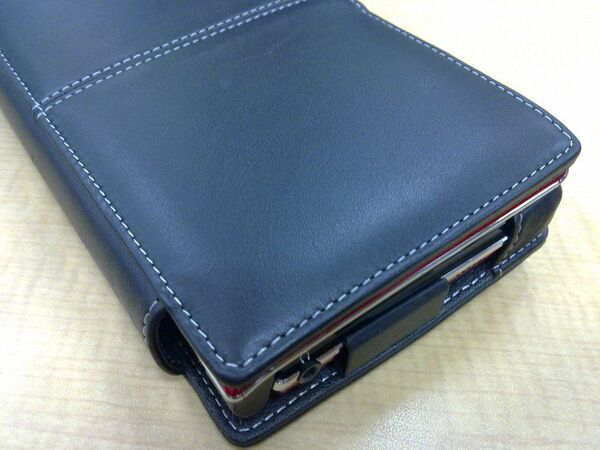 LOOX U専用レザーケースを試す